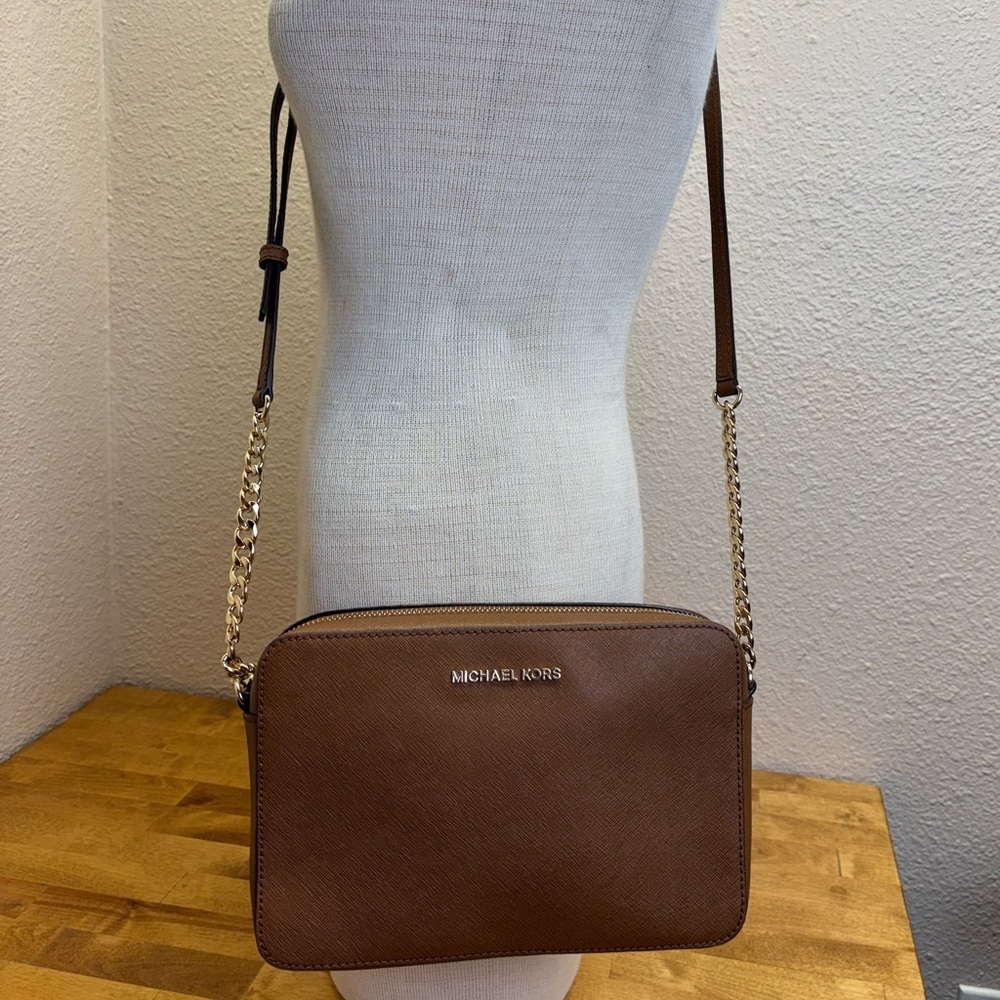 Michael Kors Jet Set Large Saffiano Leather Crossbody Bag Brown Gold Chain - Picture 3 of 11